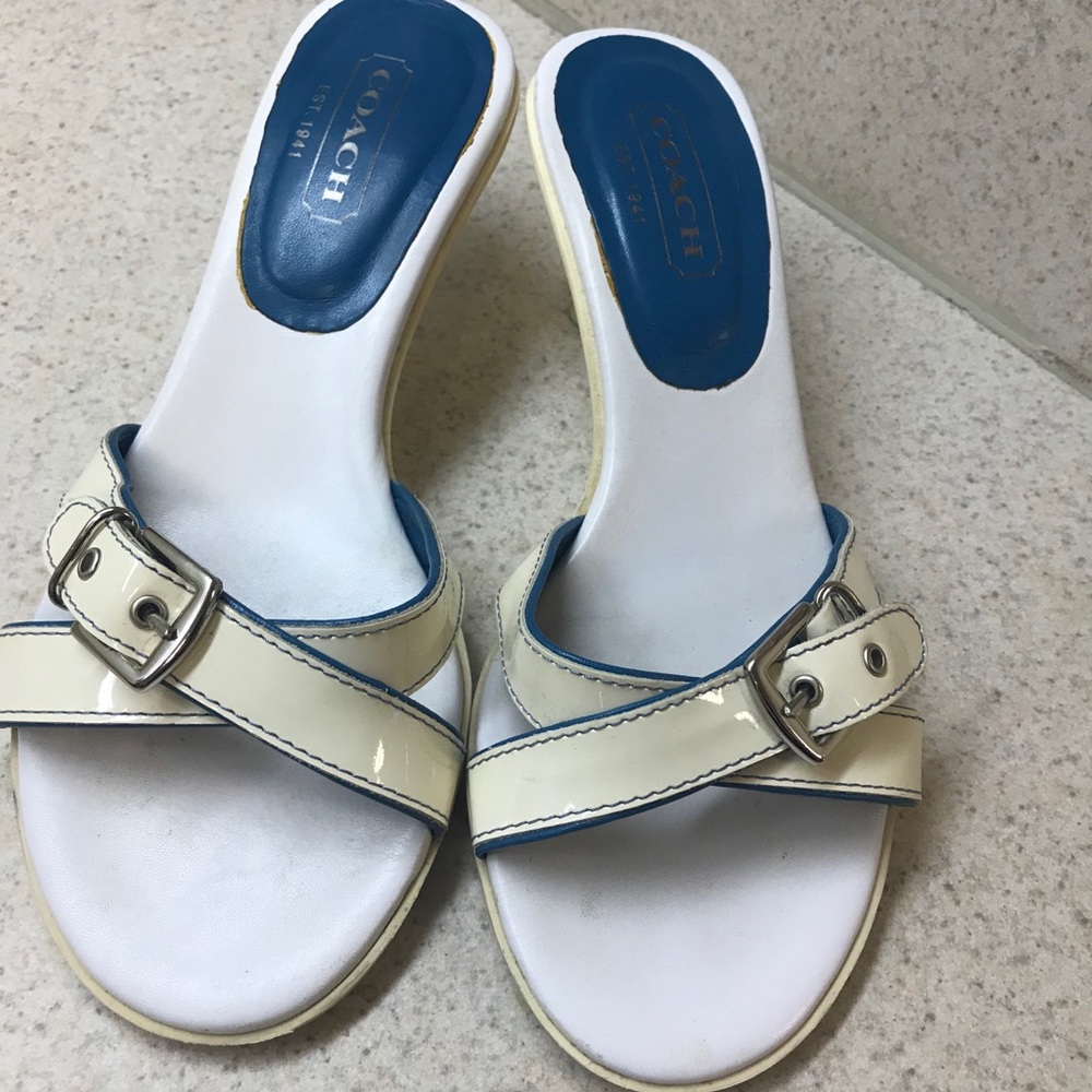 Coach pump. White, turquoise. 6.5